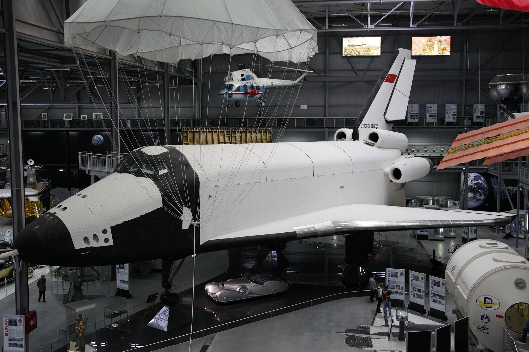 OK-GLI_Buran_Space_Shuttle_at_the_Technik_Museum_Speyer.jpg